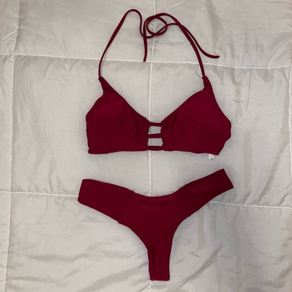 Burgundy bikini - Picture 1 of 2